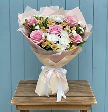 Букет цветов из:  Гвоздики, Орхидеи и Розы #REPLACE_PRED# Льгове