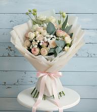Букет цветов из:  Розы и Лизиантусы в Льгове