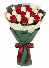 Букет Микс из красных и белых роз в Льгове