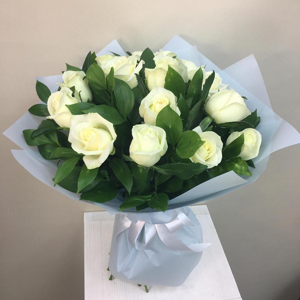 Букет 15 Белых роз Проуд в Льгове