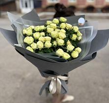 Букет Белые кустовые розы Солинеро в Льгове