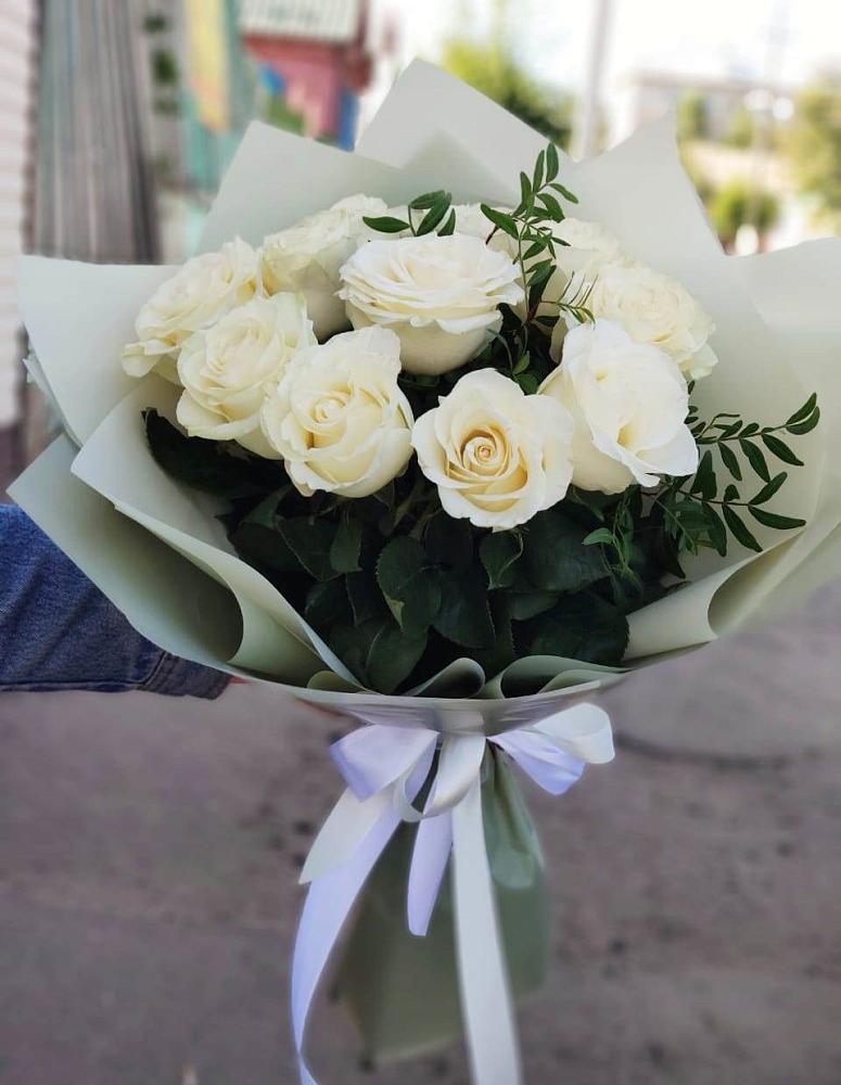Букет Белые розы Проуд в Льгове