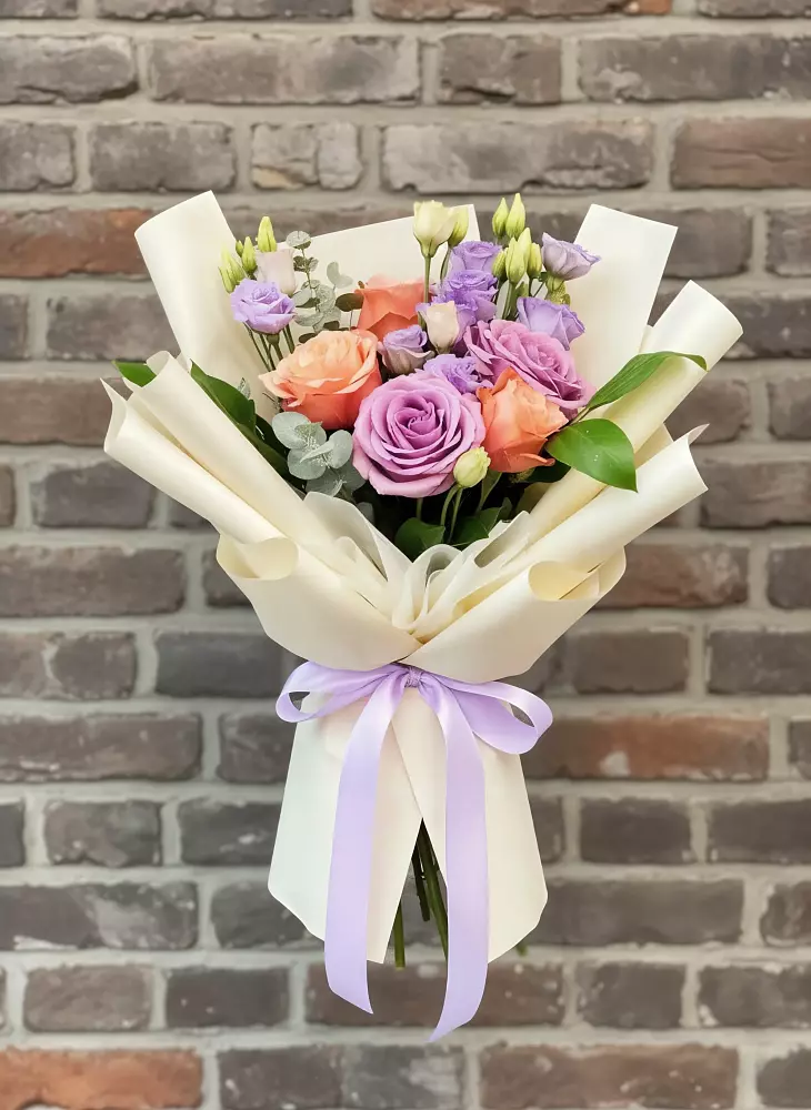 Букет цветов из: Лизиантусы и Розы в Льгове