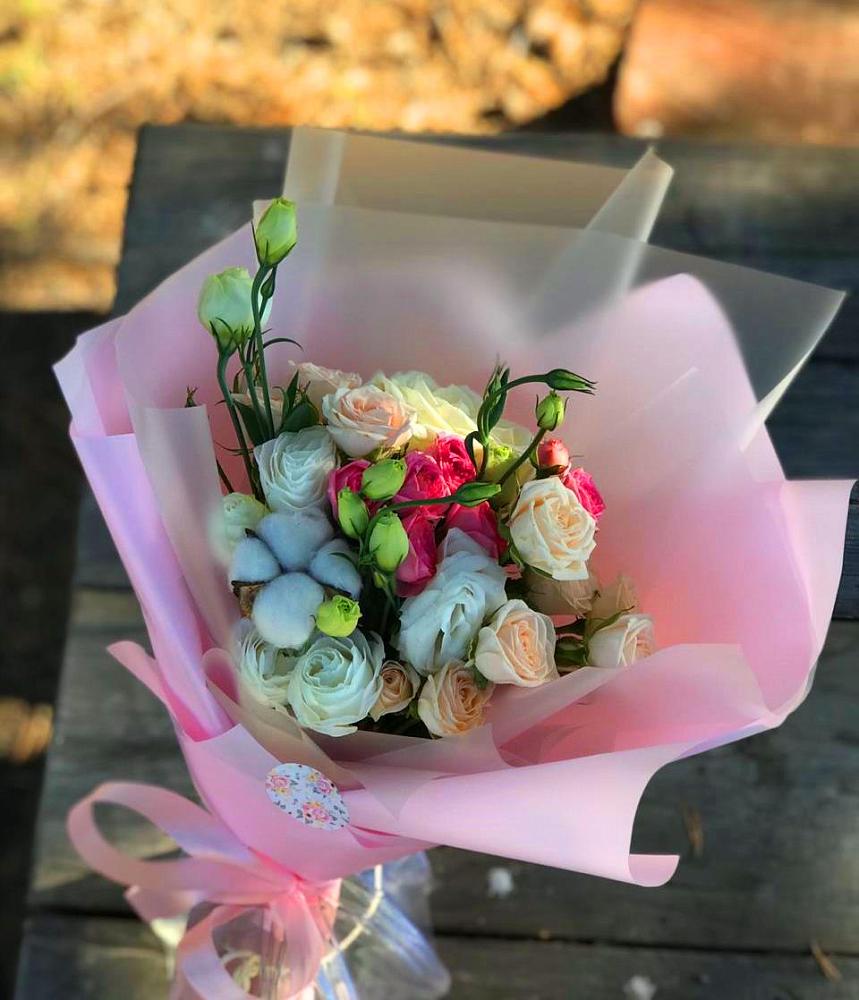 Букет цветов из: Розы и Лизиантусы в Льгове