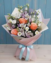 Букет цветов из:  Лизиантусы, Розы, Альстромерии и Гипсофила в Льгове