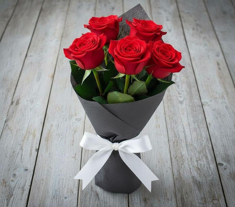 Букет 5 Красных роз Эдлесс Лав в Льгове