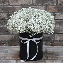 Цветочная композиция из Гипсофила в шляпной коробке в Льгове