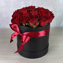 Цветочная композиция из Розы в шляпной коробке в Льгове