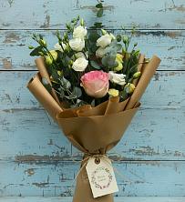 Букет цветов из:  Розы и Лизиантусы в Льгове