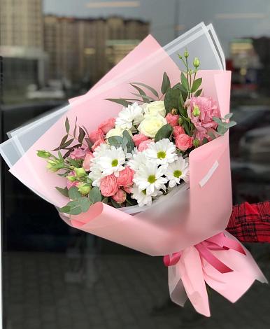 Букет цветов из: Розы, Лизиантусы и Хризантемы в Льгове