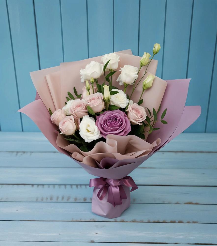 Букет цветов из: Розы и Лизиантусы в Льгове